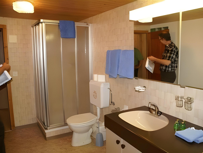Bathroom 3, Hotel Urirotstock, Uri