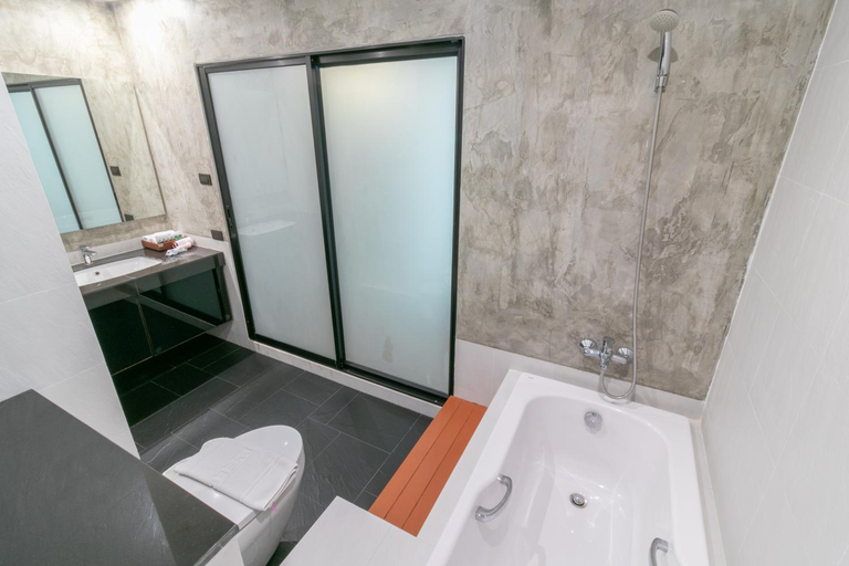 Bathroom 4, zleepmotion bangkok, Khlong Toey