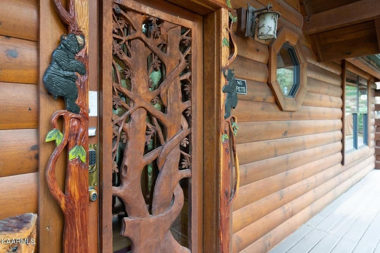 Others 5, Wuzzy's Flophouse 2 Bedroom Cabin by RedAwning, Sevier