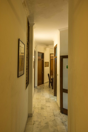 Others 5, Woodpecker Apartment Hauz Khas 3 Room BnB, West