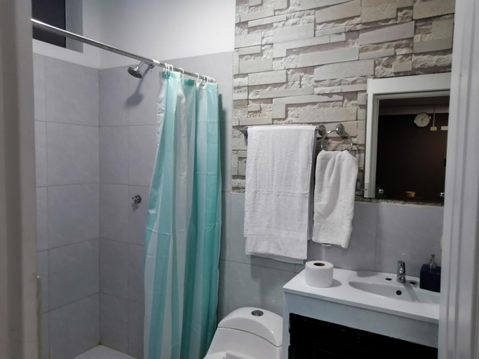Bathroom, Zoila's Suite Escape, Luya
