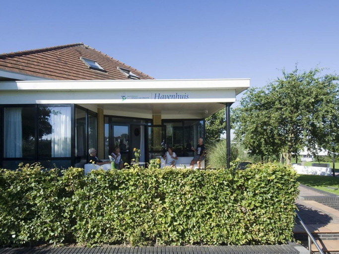 Modern villa with a nice terrace, at the marina, Buren
