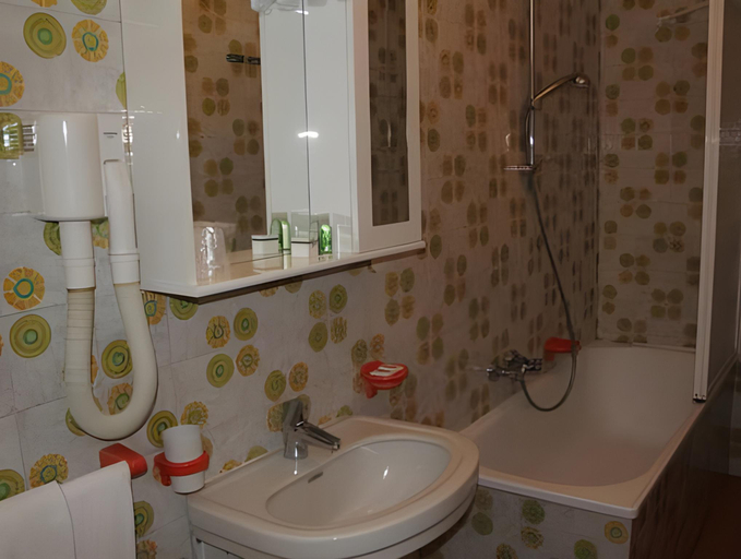 Bathroom 4, Alia Bianca Active & Family Hotel, Trento