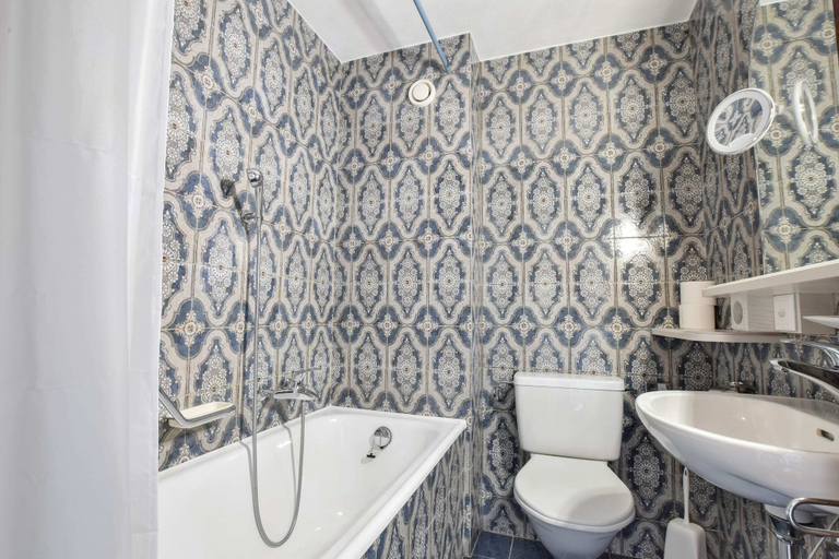 Bathroom 3, Rhodania 60, Raron