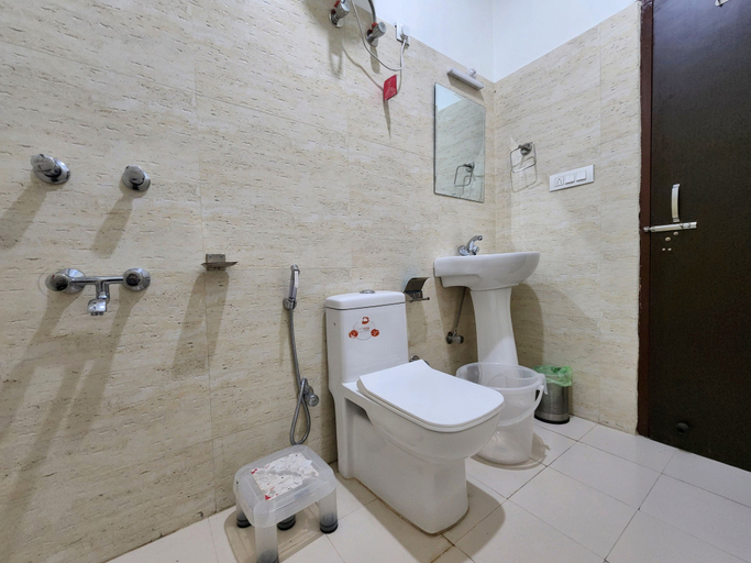Bathroom, Dorjee House & Rooftop Cafe, Kangra