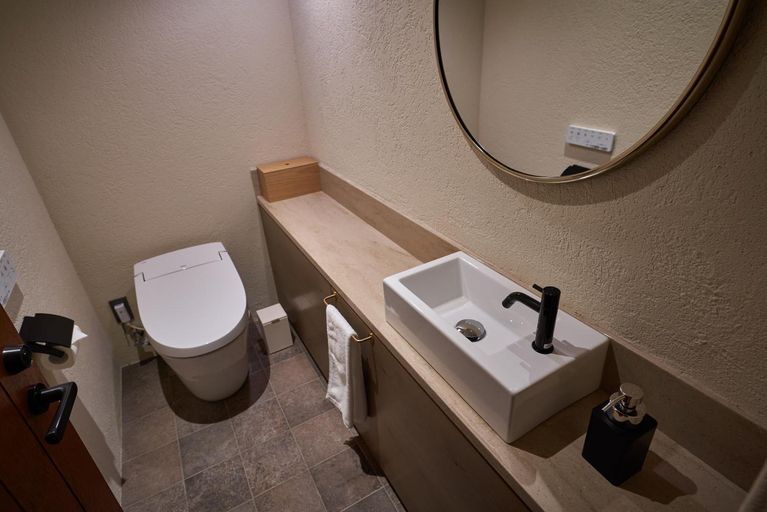 Bathroom 4, HOTEL LEPO CHAHAL, Matsuyama