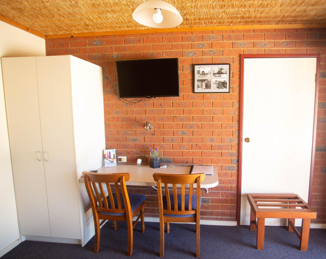 Others 5, Foundry Palms Motel, Buloke - South