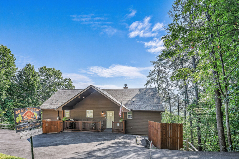 Exterior & Views 2, Roundtop Mountain Ridge 2 Bedroom Cabin by RedAwning, Sevier