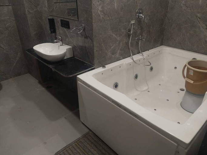 Bathroom 3, Hotel GloryInn, Indore