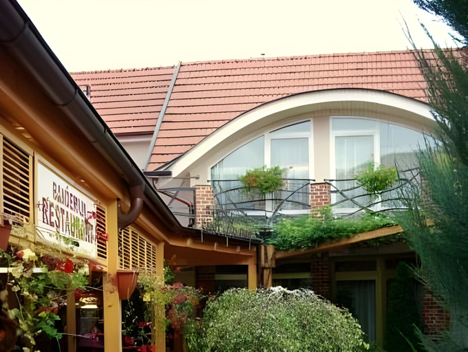 Exterior & Views 1, Hotel Banderium, Komárno