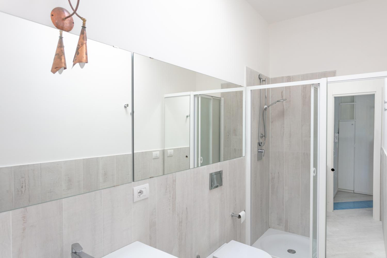 Bathroom 3, Le Gemme Guest House, Napoli
