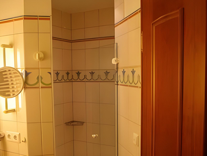 Bathroom 2, Parkhotel, Passau