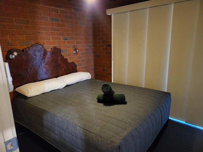 Bedroom, Foundry Palms Motel, Buloke - South