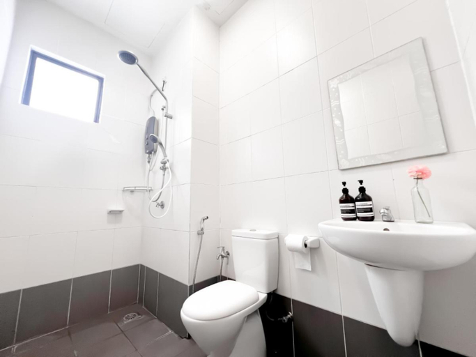 Bathroom 2, USJ One Park by Manhattan Group, Subang Jaya