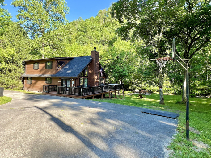 Exterior & Views 2, Pure & Simple 3 Bedroom Cabin by RedAwning, Sevier