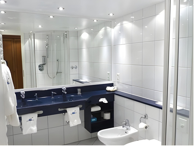 Bathroom 3, Strandhotel Juister Hof, Aurich