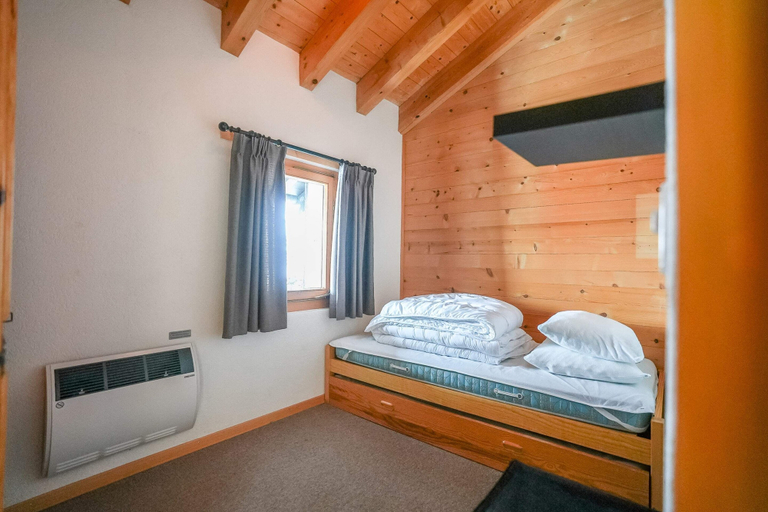 Bedroom 1, Gunneheim Attika, Raron