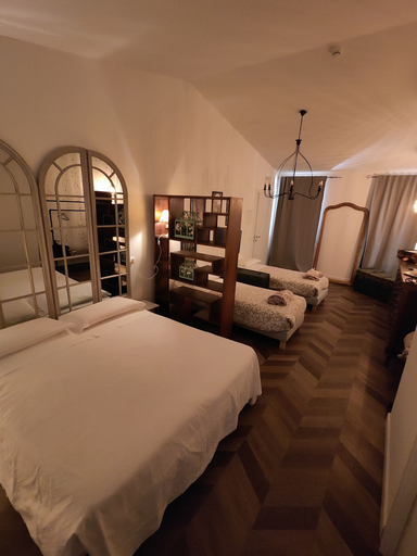Bedroom 4, Garda Relais Antica Romelia, Brescia