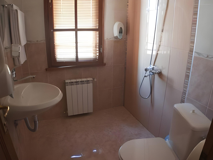 Bathroom 3, Family Hotel Ogi, Rodopi