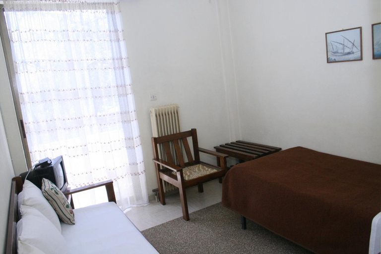 Bedroom 2, Aparthotel Iliahtides, Central Greece