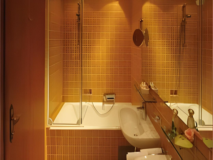 Bathroom 5, Hotel Lech & Residenz Chesa Rosa, Bludenz