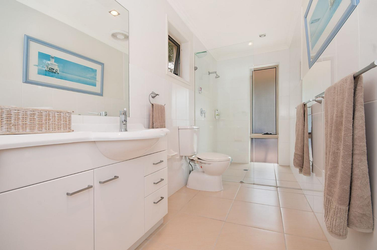 Bathroom, Beach Escape - River Views, Clarence Valley- Coast
