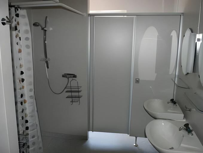 Bathroom 2, Bjorkangs Vandrarhem, Varberg