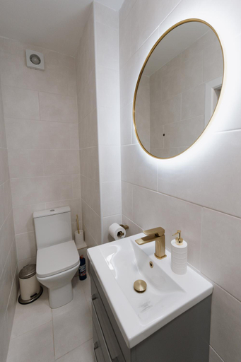 Bathroom 3, CROKE PARK STUDIO, Dublin