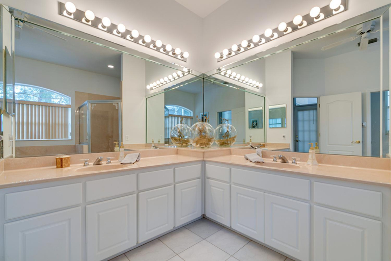 Bathroom 4, 4 Mi to Rainbow Springs: Dunnellon Villa w/ Pool!, Marion