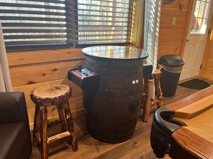 Others 5, Bear Hug Hideaway 2 Bedroom Cabin, Sevier