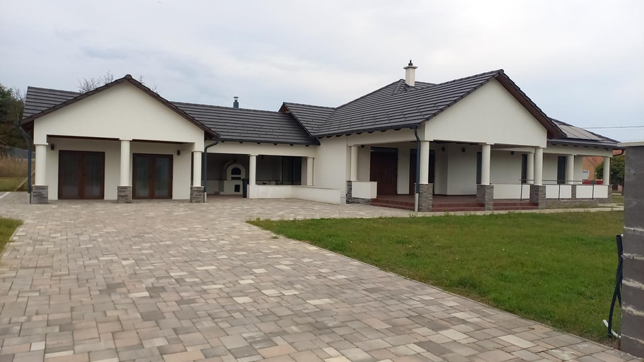 Exterior view 5, Avalon Vendeghaz, Baktalórántháza