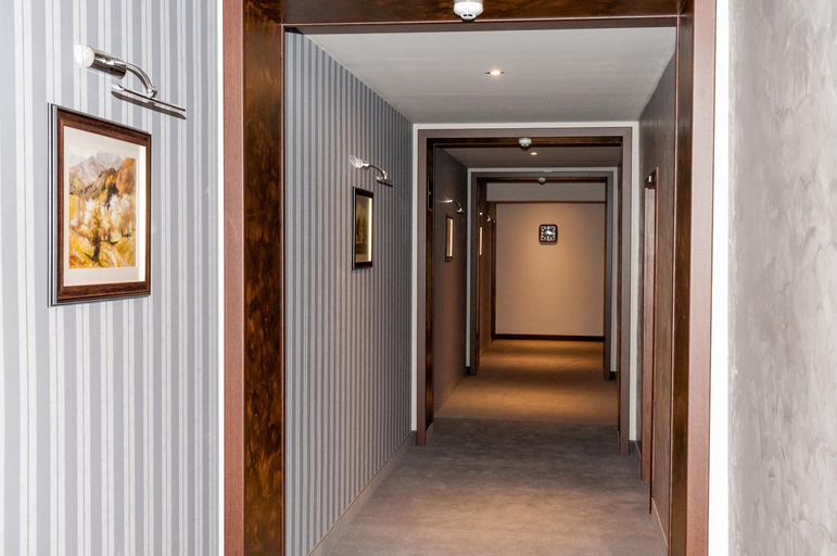 Others 5, Hotel Balkan, Botevgrad
