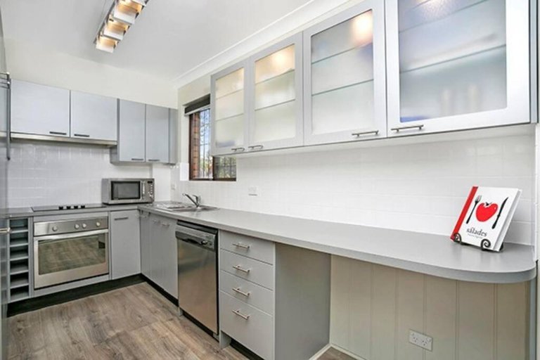 Others 2, CN016-Modern Crows Nest Apartment, Easy CBD Access, Sydney