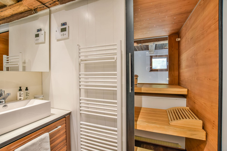 Bathroom 3, Bodmen 305, Goms