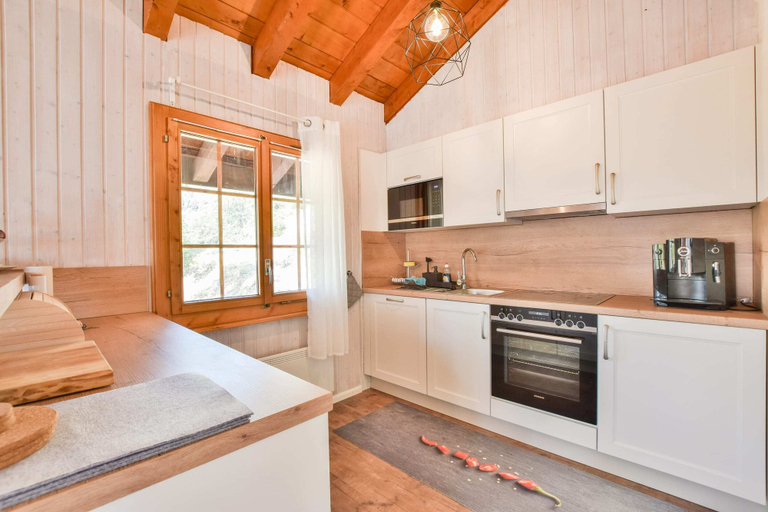 Others 3, Chalet Bülbül, Goms