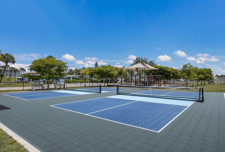 Sport & Beauty 4, Westbay Point Moorings 214 2 Bedroom Condo by RedAwning, Manatee