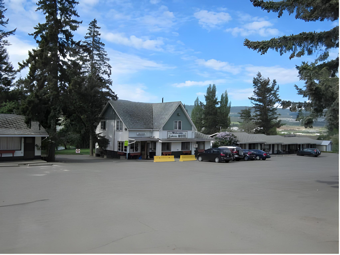 Others 4, Lakeside Motel, Cariboo