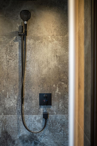 Bathroom 10