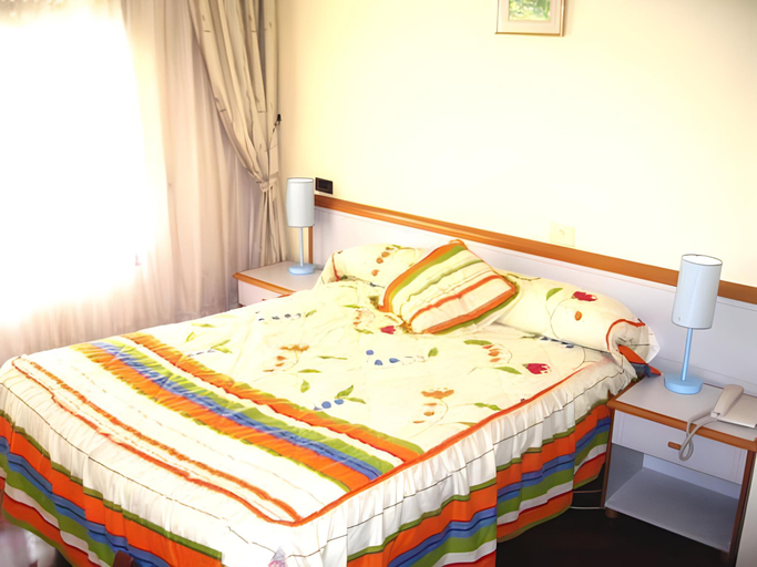 Bedroom 4, Hotel Cristal 1, A Coruña
