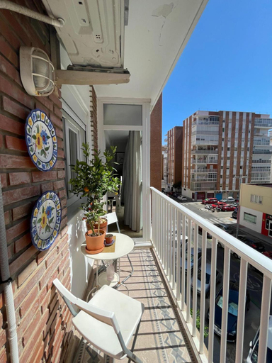 Others 2, Cozy Room in Stylish Flat Just Steps from the Beach, Cádiz