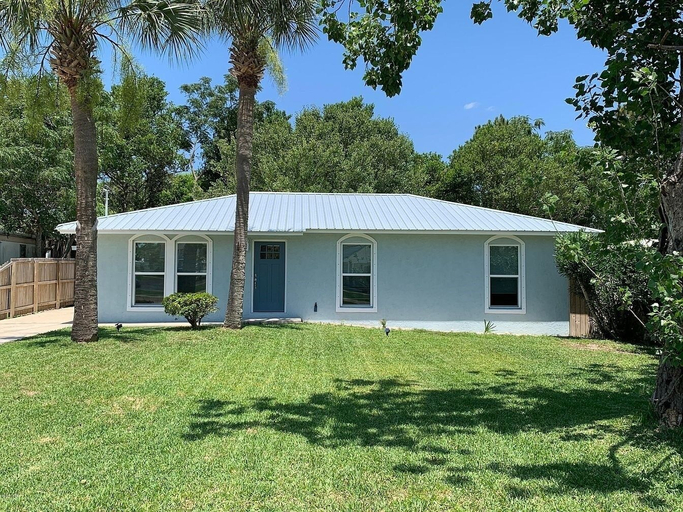 Exterior & Views 2, Wanna Go Back 3 Bedroom Home by RedAwning, Bay