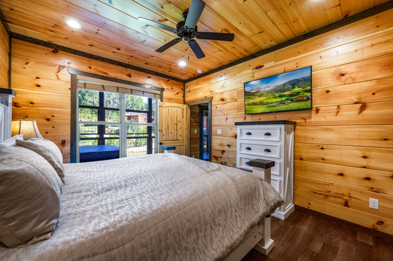 Bedroom 2, Mountain Skyy 3 Bedroom Cabin by RedAwning, Sevier