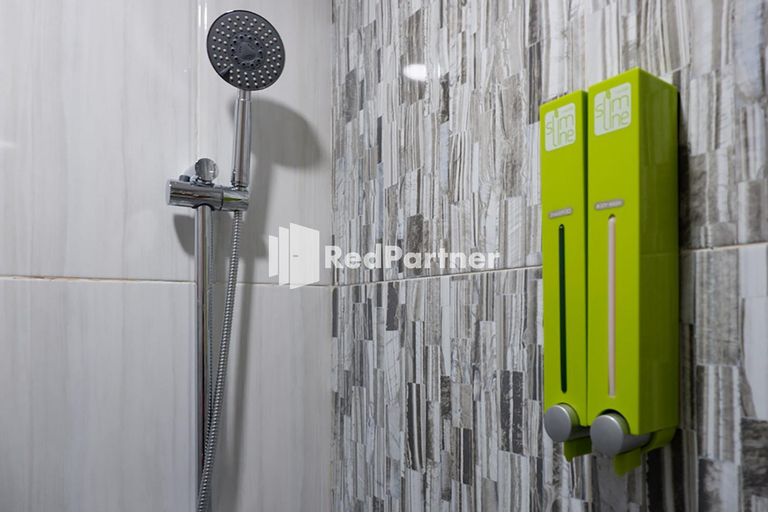 Bathroom 13