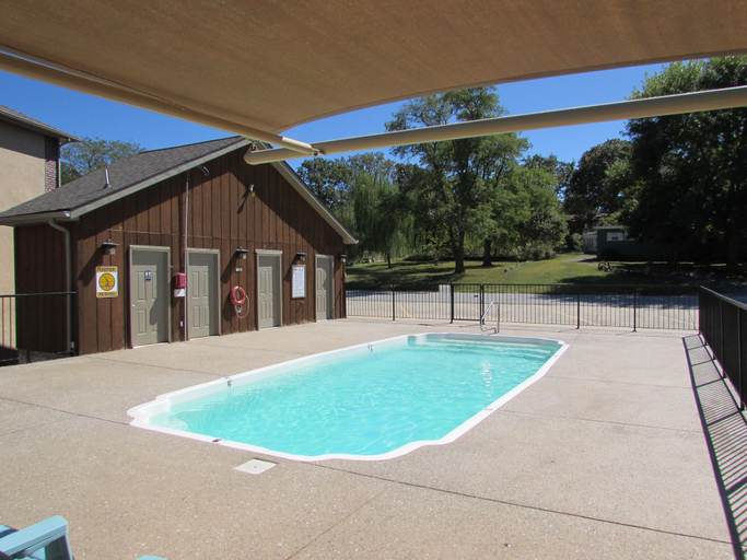 Sport & Beauty 5, Lower Level Vacation Condo B-2 with Dock Access by RedAwning, Taney