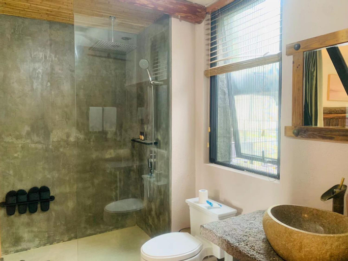 Bathroom 4