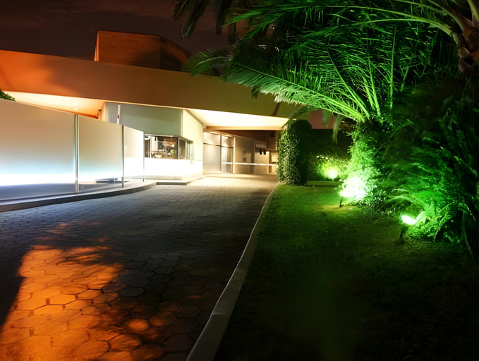 Others 4, Motel Tropicana, Vila Nova de Gaia