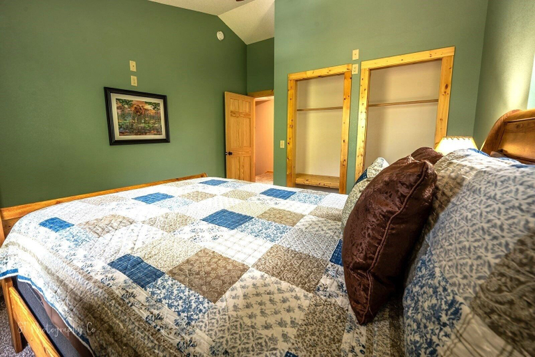 Bedroom 3, Hunter Jack's - 2 Br cabin by RedAwning, Sevier