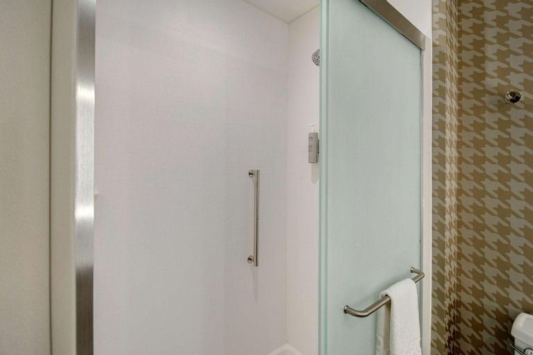 Bathroom 23