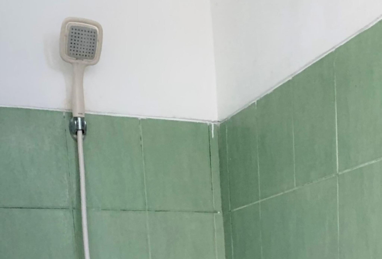 Bathroom 13