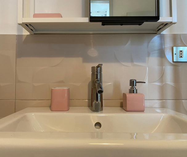 Others 2, NICE - camere con bagno privato, Avellino